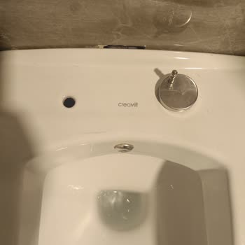 Klozet Kapağı Dübelleri 2 Ayda Kırıldı, Çözüm Bekliyorum