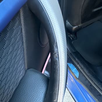 BMW 320i Kapı Kolları Eriyor, Ellerimize Yapışıyor!