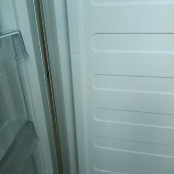 Altus Buzdolabı Buzluk Kapağı Üretim Hatası Nedeniyle Kapanmıyor