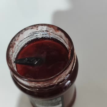 Reçel Kavanozundan Dev Plastik Parçası Çıktı!