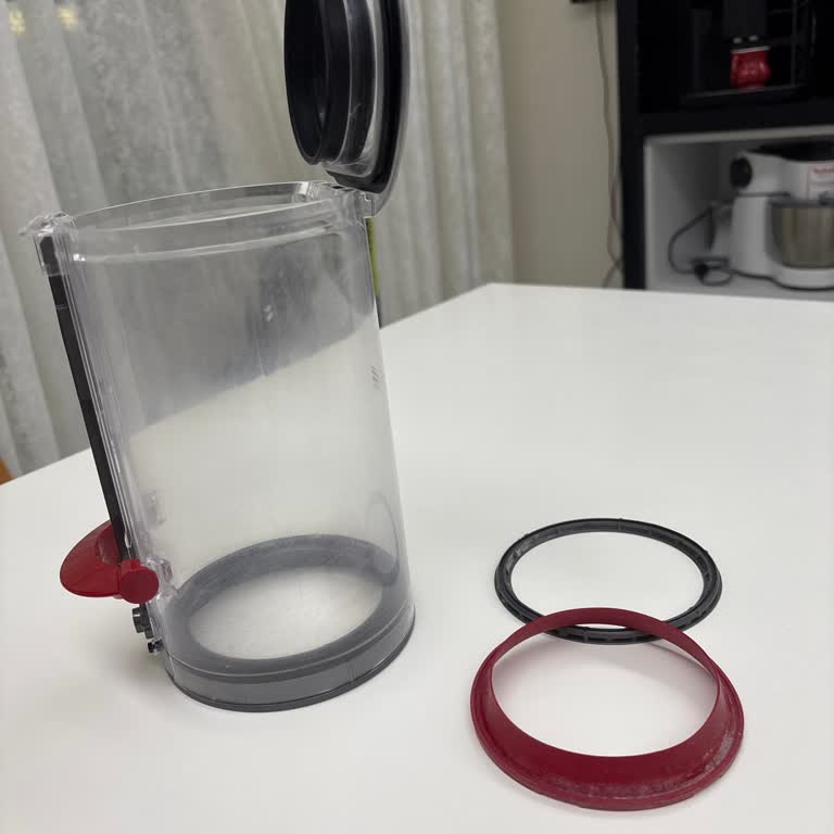 Dyson V15 Süpürge Haznesi Parçaları Yerinden Çıktı, Kullanamıyorum