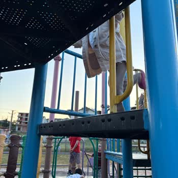 Alikahya Hayırseverler Camisi Karşısındaki Parkın Bakımsızlığı Ve Güvenlik Sorunları