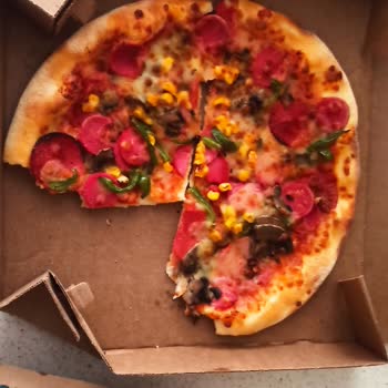 Çiğ Gelen Pizzalar Ve Yetersiz Geri Dönüş