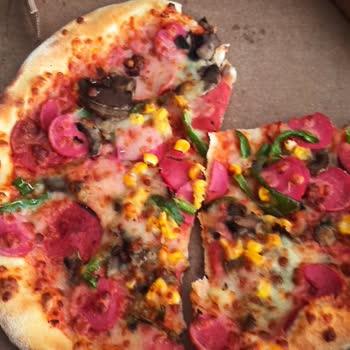 Çiğ Gelen Pizzalar Ve Yetersiz Geri Dönüş