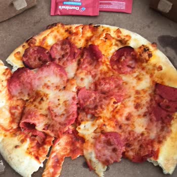 Çiğ Gelen Pizzalar Ve Yetersiz Geri Dönüş