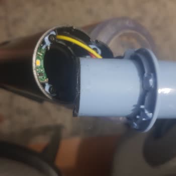 Yeni Alınan Süpürgenin Plastik Parçası Kısa Sürede Kırıldı