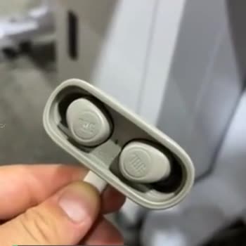 JBL Kulaklık Şarjda Yeşil Yanıp Sönüyor!