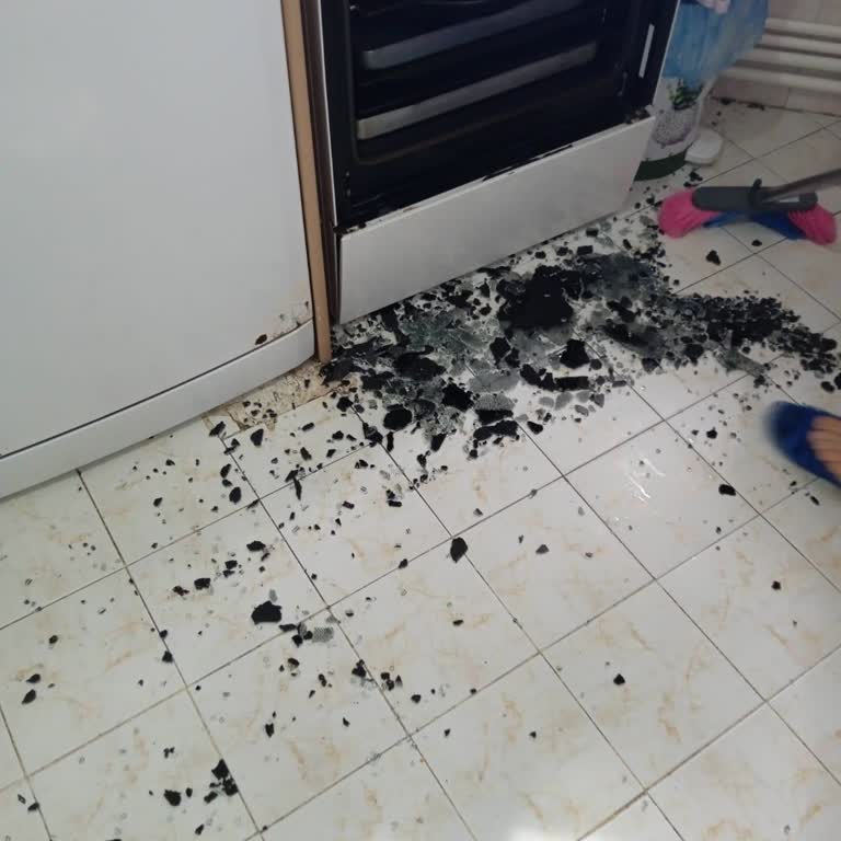 Bosch Fırının Camı Patladı, Güvenlik Riski Oluştu