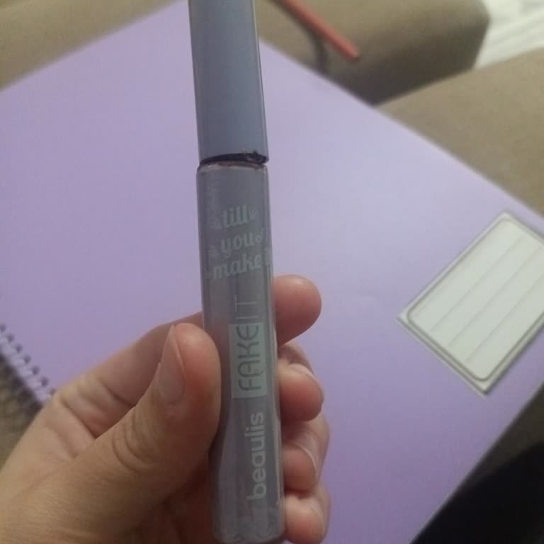 Gratis'ten Aldığım Maskaranın Kapağı Yine Kırık Çıktı