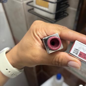 Pahalı Rujun Kapağı Açılınca Ürün Topaklanıyor Ve Kullanılamıyor