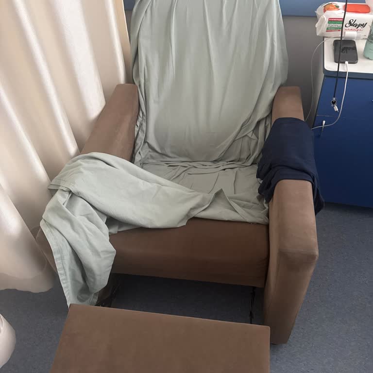 Refakatçi Koltuklarının Konforsuzluğu Hasta Yakınlarını Zorluyor