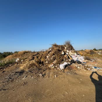 Edremit Belediyesi'nin Stadyum Çevresine İzinsiz Çöp Dökmesi Ve Çevre Kirliliği