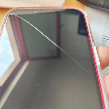 Kırılan Ekran Koruyucu Ve Yetersiz Müşteri Hizmeti