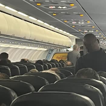 Uçakta 2,5 Saat Bekletildik, Mağduriyetimiz Giderilsin!