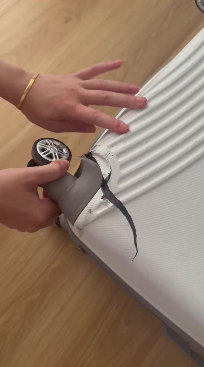 SunExpress Antalya-Ercan Flug Koffer verloren, Gepäck kam kaputt an Videovorschaubild