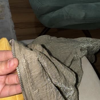 Aldığım Takım İlk Giyimde Yırtıldı, Mağaza Çözüm Sunmadı