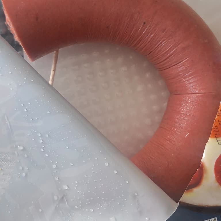 Aldığım Sucuk Çiğ Gibi Tadı Ve Kokusu Çok Kötü