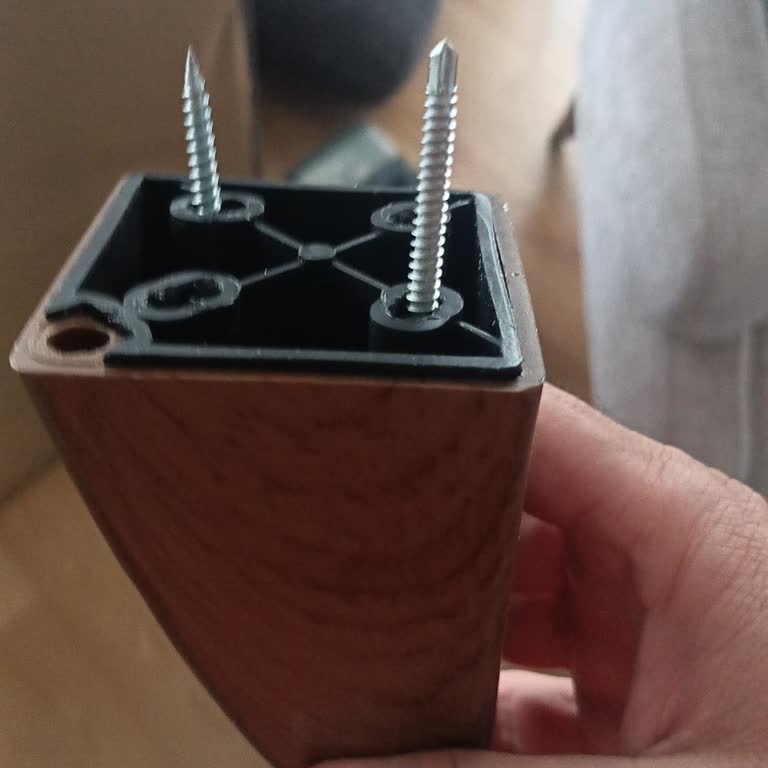 Koltuk Ayakları Kırıldı, Servis Ve Müşteri Hizmetleri Mağduriyet Yaşattı