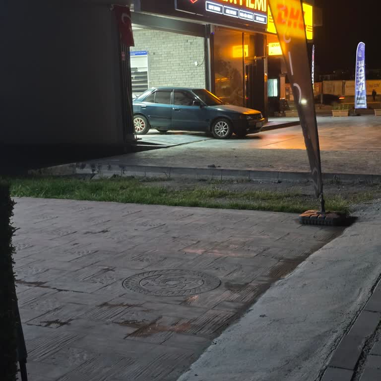 Emniyet Genel Müdürlüğü Zabıta Ekibi Gelip Dükkanın Çalışmasına İzin Veriyor