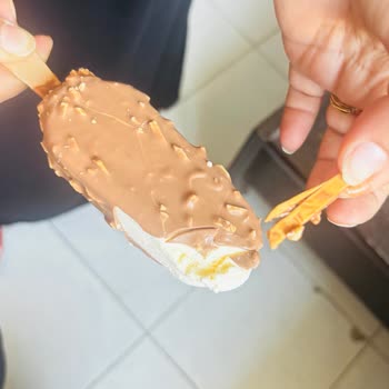 Dondurma İçinden Çubuk Parçası Çıktı, Dişim Kırılıyordu