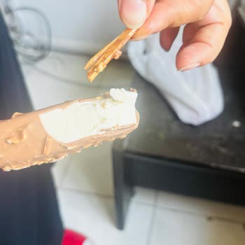 Dondurma İçinden Çubuk Parçası Çıktı, Dişim Kırılıyordu