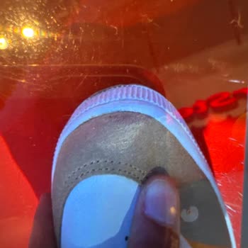 Yeni Alınan Ayakkabının Süet Kısmında Solma Ve Yara Problemi