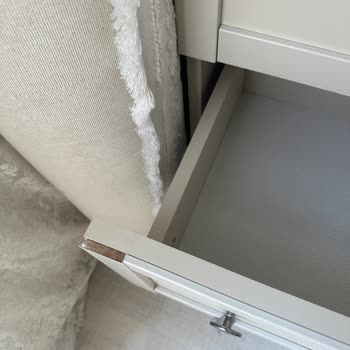 Gardırop Çekmecelerinde Renk Farkı Ve Yetersiz Müşteri Desteği