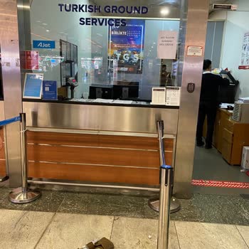 Beschädigte Gepäckstücke und fehlende Unterstützung bei Ajet Flug