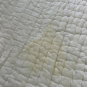 Yıkama Sonrası Yorganım Sarardı Ve Lekeli Geri Geldi