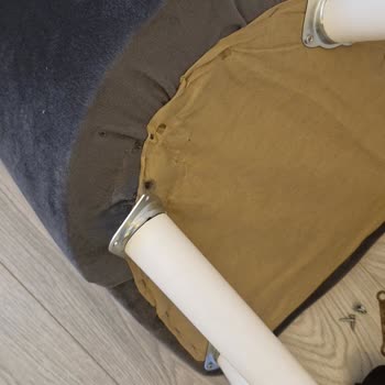 Vize Mobilya Sandalyeleri Sürekli Kırılıyor, Tamir De Çözüm Olmuyor!