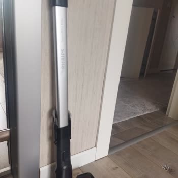 Philips Dik Süpürge Kendi Kendine Çatladı, Garanti Kapsamında Çözüm Bekliyorum