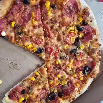 Domino's Pizza Bol Malzemos Pizza Hem Soğuk Hem Malzemesiz Geliyor