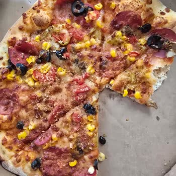 Domino's Pizza Bol Malzemos Pizza Hem Soğuk Hem Malzemesiz Geliyor