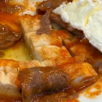 Bayat Ekmek Ve Az Etli İskender Hayal Kırıklığı