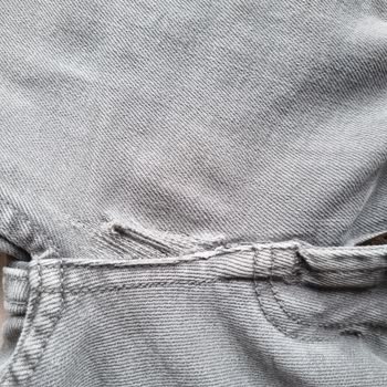 Zara Pantolonunda Dikiş Açılması Ve Mağazada Yardımcı Olunmaması