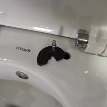 Klozet Kapağı Menteşesi Sürekli Bozuluyor, Parça Değişimi Talep Ediyorum