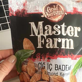 Kimyasal Kokulu Badem Ve İlgisiz Müşteri Hizmeti