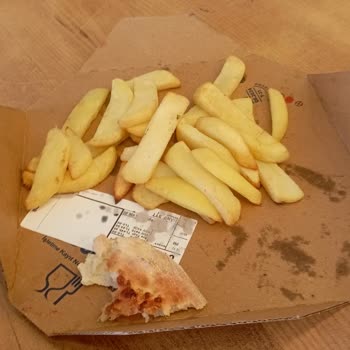 Kötü Hizmet Ve Lezzetsiz Pizza Deneyimi