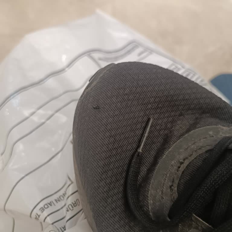 Aldığım Adidas Ayakkabılarda Yırtılma Ve Delinme Sorunu, Olumsuz İnceleme Sonucu