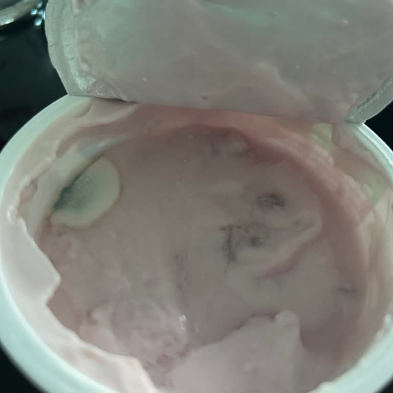 Aldığım Sek Quark Yoğurtların İçinde Küf Çıktı, Güvenim Sarsıldı