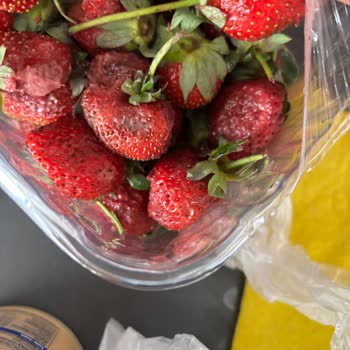 Migros Hemen Siparişimde Bozuk Ve Fazla Gramajlı Çilek Mağduriyeti