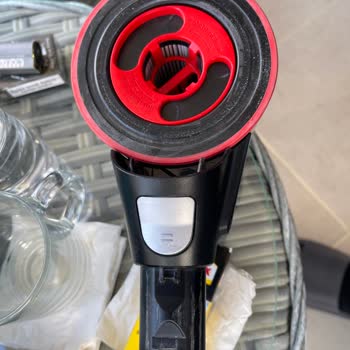 Bosch Dikey Şarjlı Süpürge Toz Haznesi Düğmesi Kırıldı, Servis Ücreti Talep Edildi