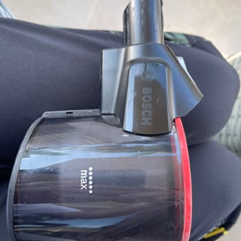 Bosch Dikey Şarjlı Süpürge Toz Haznesi Düğmesi Kırıldı, Servis Ücreti Talep Edildi