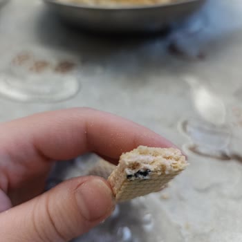 Eti Hoşbeş Çilekli Paketten Şüpheli Siyah Madde Çıktı
