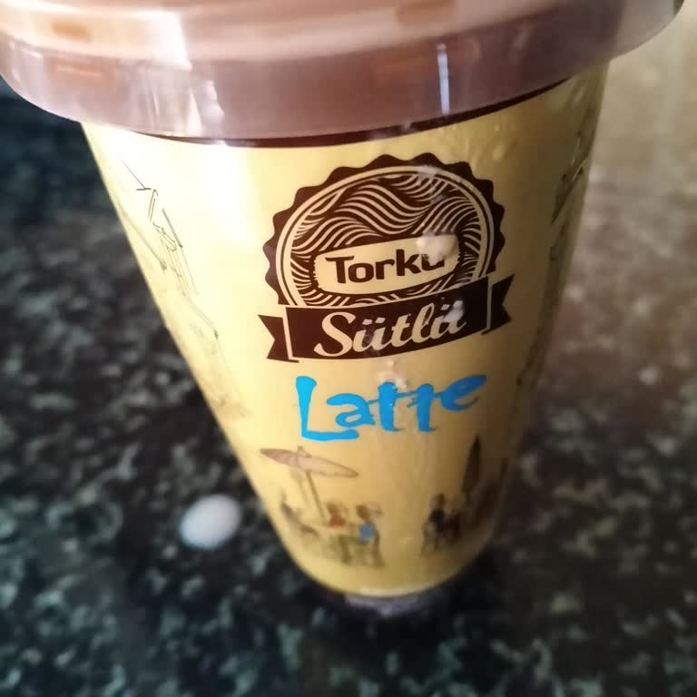 Sütlü Latte Kahvenin Aşırı Acı Ve Denetimsiz Sunulması