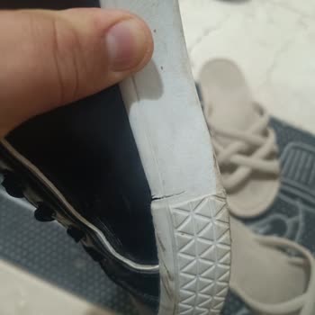 Kısa Sürede Yırtılan Ayakkabı İçin Değişim Talebi