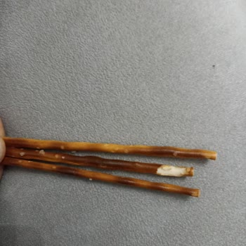 Yanık Ve Acı Çubuk Krakerler Çocuklar Tarafından Tüketilemiyor