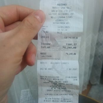 Adidas Mağazası İle İnternet Fiyatları Arasındaki Büyük Fark Hayal Kırıklığı Yarattı!