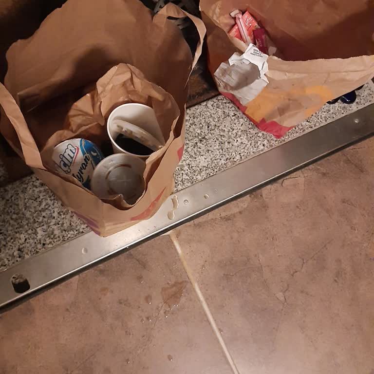 McDonald's Siparişimdeki Kolaların Dökülmesiyle Tüm Ürünler Kullanılamaz Hale Geldi