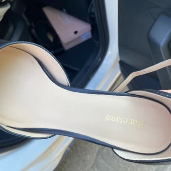 Kısa Sürede Ayakta Yaralara Sebep Olan Ayakkabının Hayal Kırıklığı